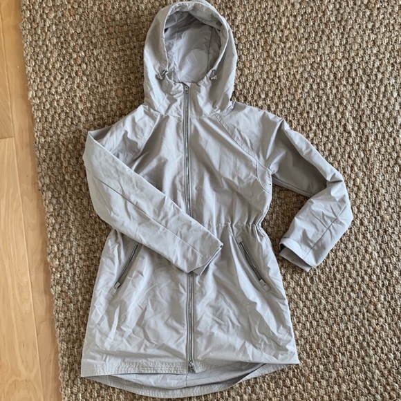 Athleta Cloudburst Rain Jacket - NWOT - Picture 2 of 9